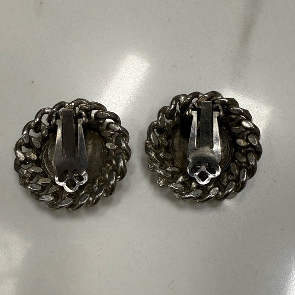 Vintage Silver Round Clip-On Earrings - Picture 3 of 3